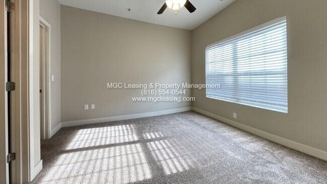 Building Photo - 2 Bedroom Luxury Apartment in the Northland of KCMO