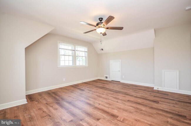 Building Photo - 9107 Lindale Dr