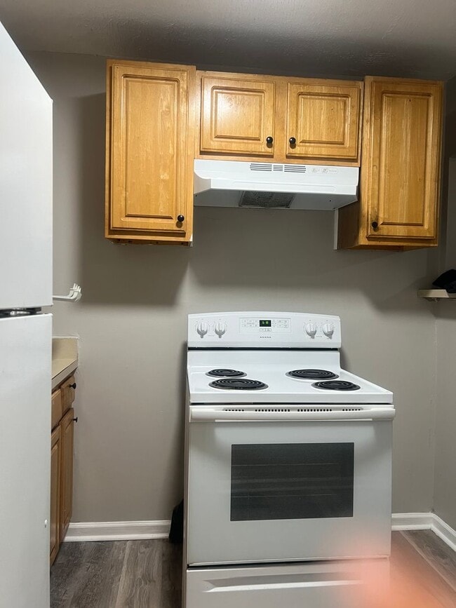 Building Photo - 1464 W 32nd St