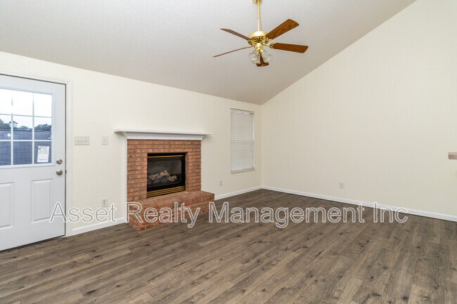Building Photo - 385 Hawthorne Oaks Way