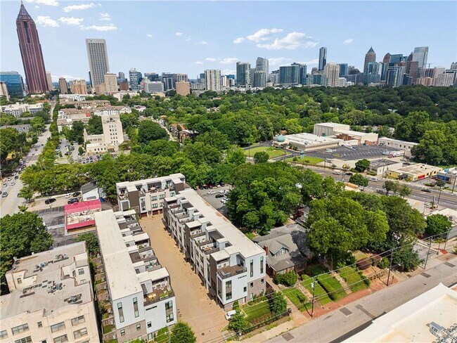Building Photo - 102 Cityview Ct NE