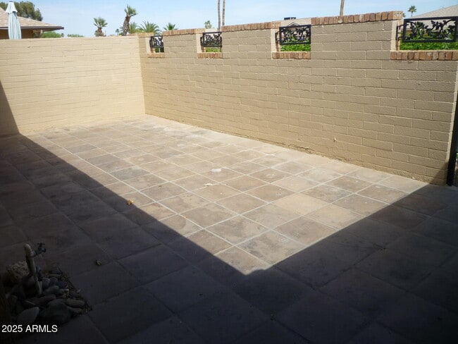 Building Photo - 12618 W Parkwood Dr