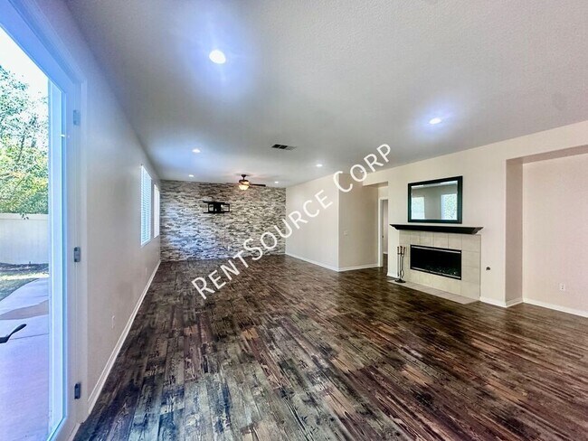 Building Photo - 16339 Mountain Ln