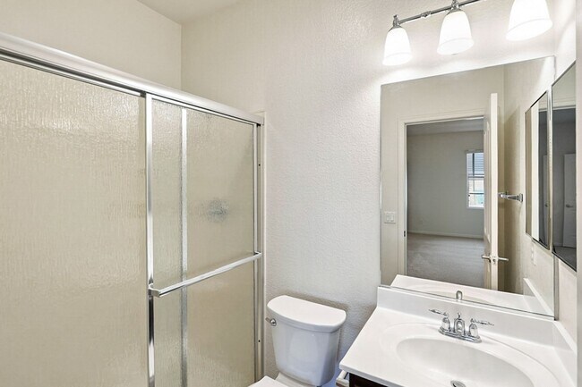 Building Photo - Lovely Northwest Gated Community Home