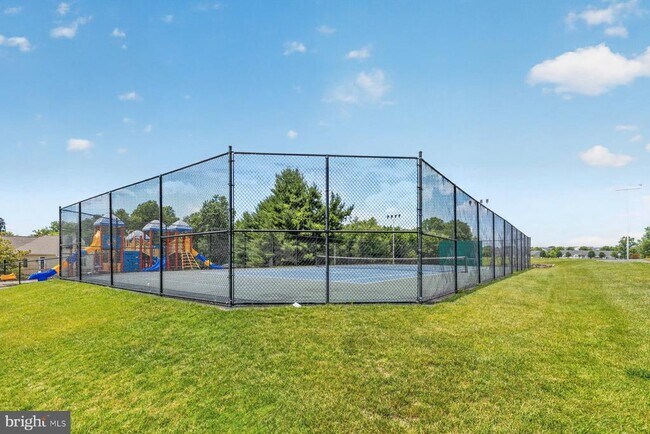Building Photo - 2111 Ganton Green