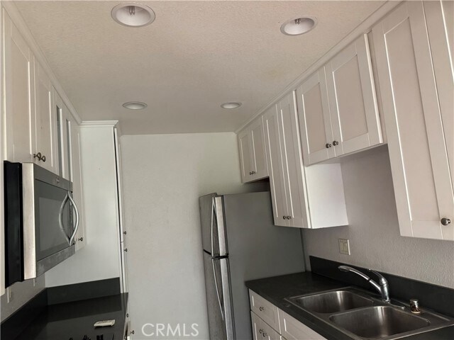 Building Photo - 8515 Villa La Jolla Dr