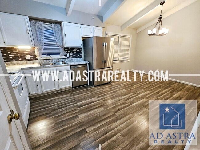 Building Photo - Open 3 Bed 2 Bath Home KCMO!!-Available NOW!!