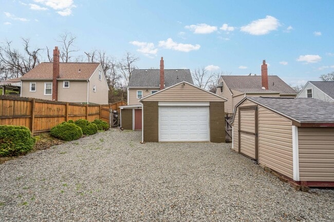 Building Photo - Stunning 2 bedroom home in North Versaille...