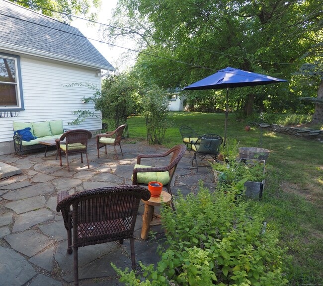 Building Photo - 87 Starkweather St