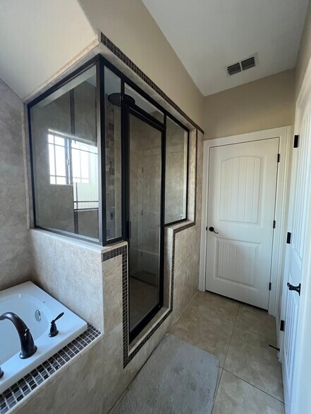 Building Photo - 2100 Rice Ave