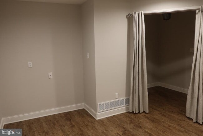 Building Photo - 13 Tulip Ct