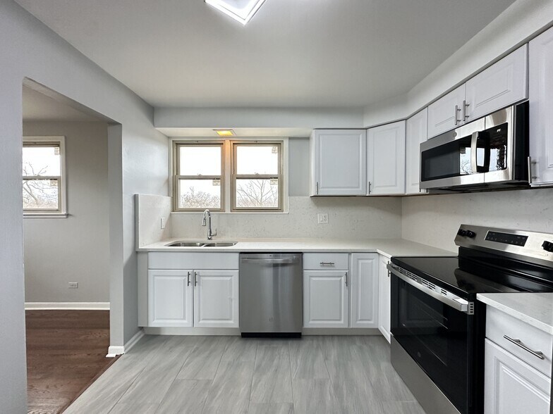 Building Photo - 8644 Skokie Blvd