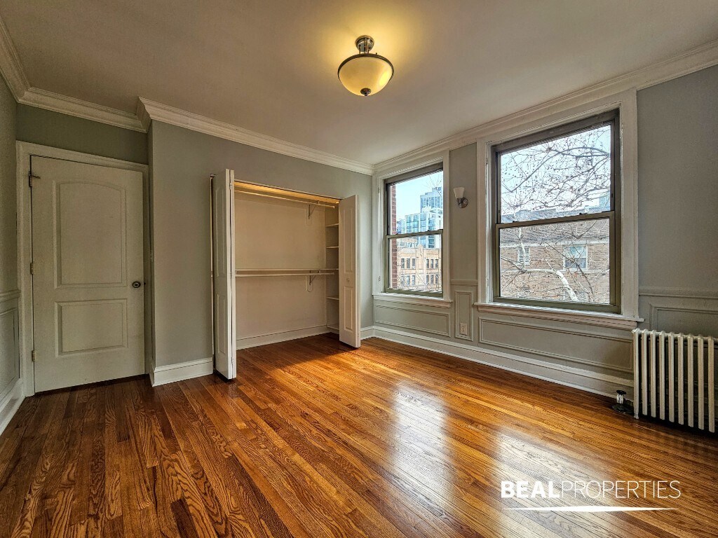 Building Photo - 548 W Surf St