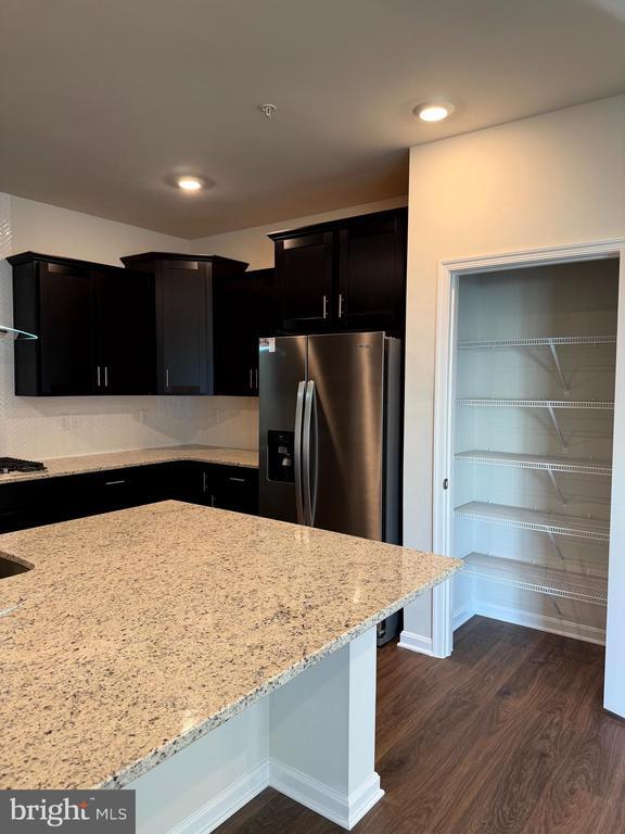 Building Photo - 461 Hanson St