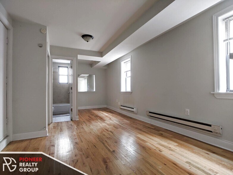 Building Photo - 2842 N Orchard St