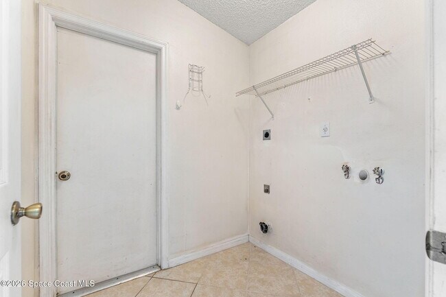 Building Photo - 4211 Swanna Dr