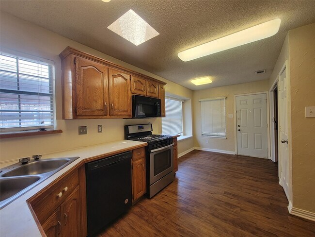 Building Photo - 912 Haverstraw Pl