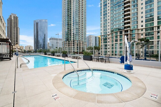 Building Photo - Little Italy Fully Furnished 1 Bedroom! Av...