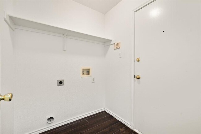 Building Photo - 3402 Settlement Dr