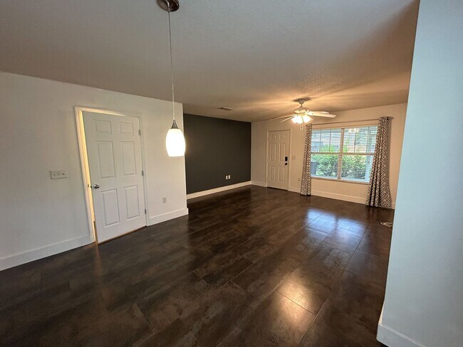 Building Photo - Hailey Gardens #125