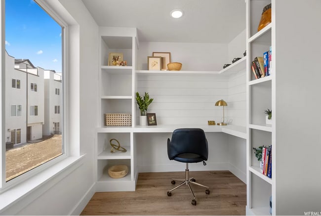 Building Photo - Beautiful Townhome 4 bd & 3.5 bath in American Fork