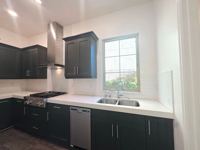 Building Photo - Luxury Estate in Exclusive Gated Community of Orchard Hills