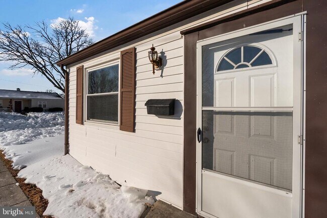 Building Photo - 1224 Guildford Rd