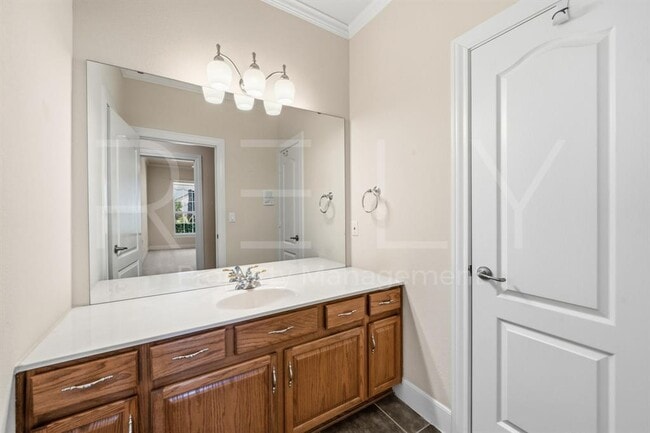 Building Photo - 808 Armstrong Dr