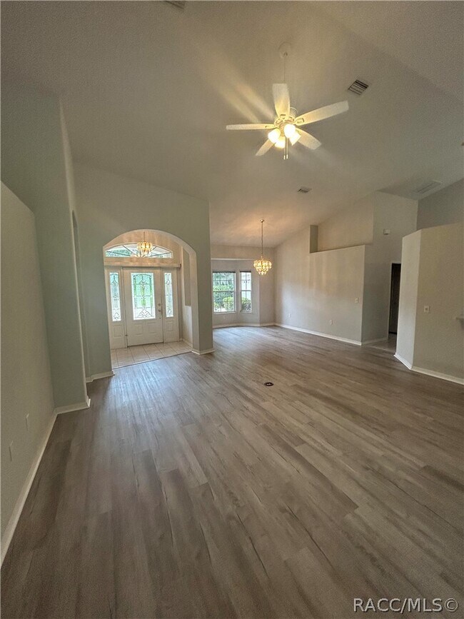 Building Photo - 2675 N Canterbury Lake Dr