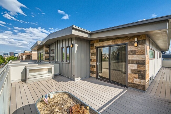 Building Photo - Urban Living - 4 Bedroom Jefferson Park Home Near Mile High Stadium