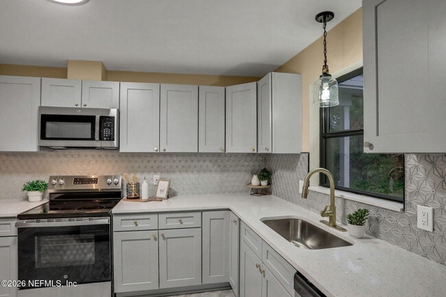 Building Photo - 2138 Larry Dr