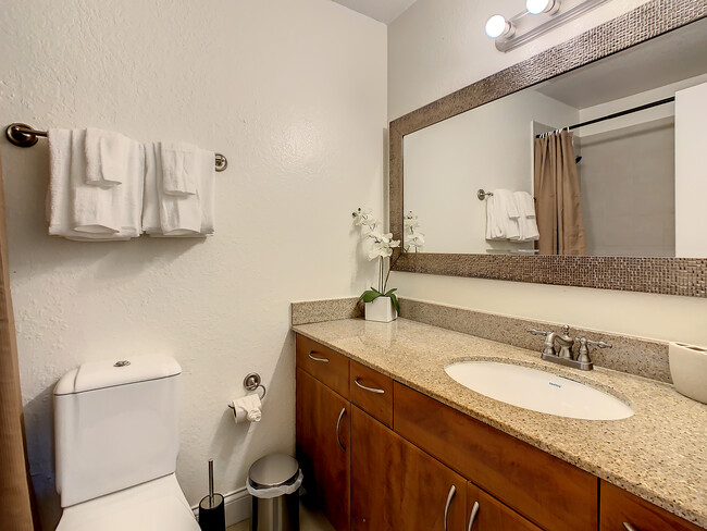 1 bathroom Condo - 11562 Westwood Blvd