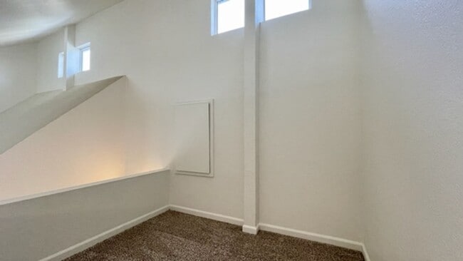 Building Photo - 2 Bedroom + Loft Condo in Parkwood Village