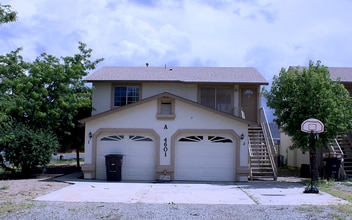 Building Photo - 4601 N Carla Vista Dr