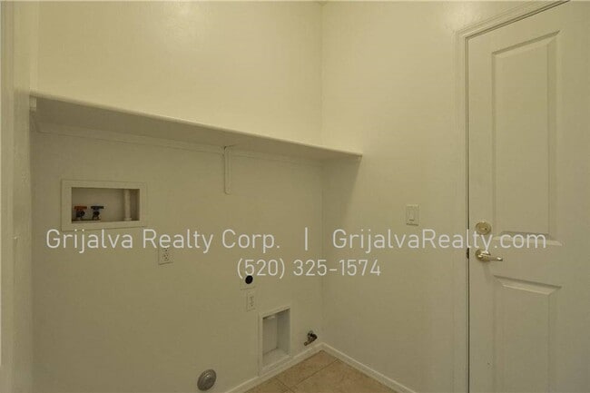 Building Photo - 3 Bedroom / 2 Bath House in Continental Re...