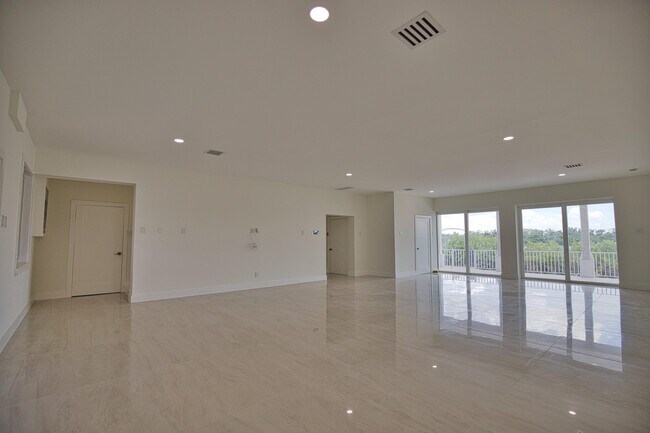 Building Photo - 13064 Via Flavia