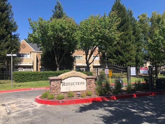 Building Photo - Spacious Lower Level, 2BD/2BA Condo Unit, ...