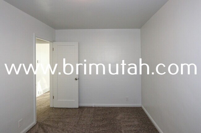 Building Photo - 2613 S Hartford St