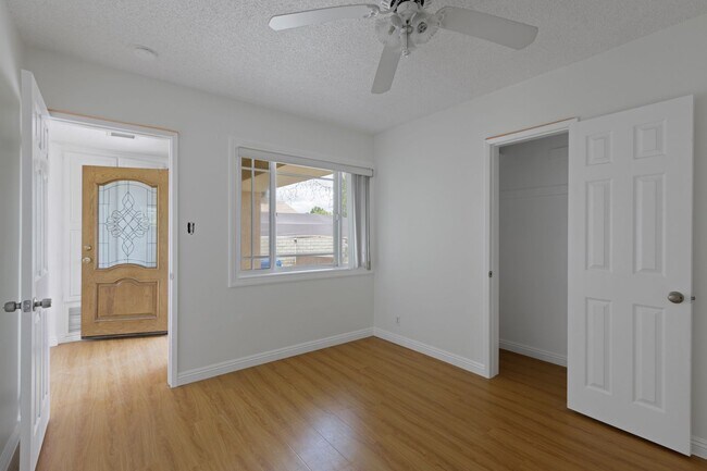 Building Photo - Charming 3 Bedroom / 1.5 Bathroom Home in ...