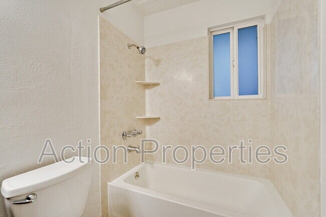 Building Photo - 181 Del Medio Ave