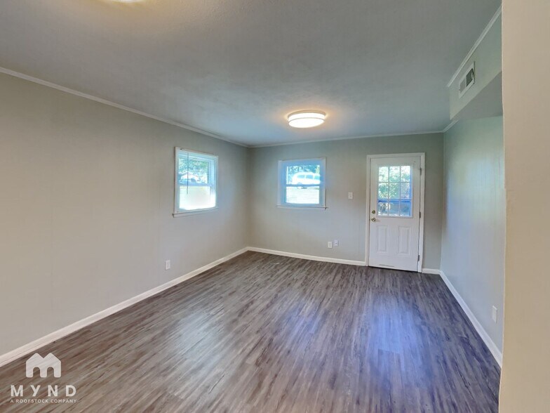 Building Photo - 307 King Arthur Trail