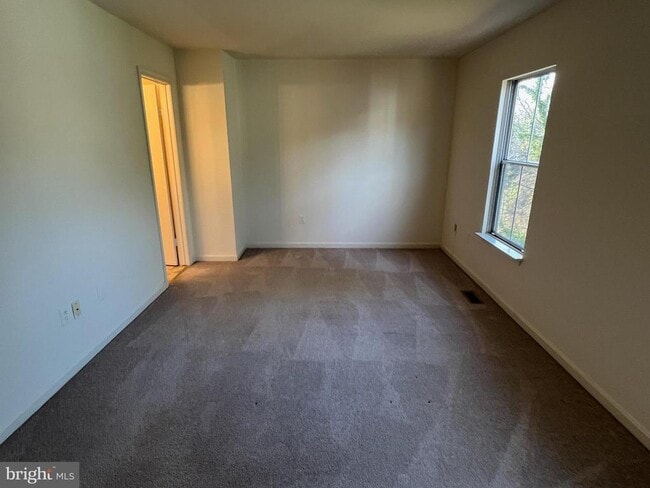 Building Photo - 18002 Sunset Lake Ct