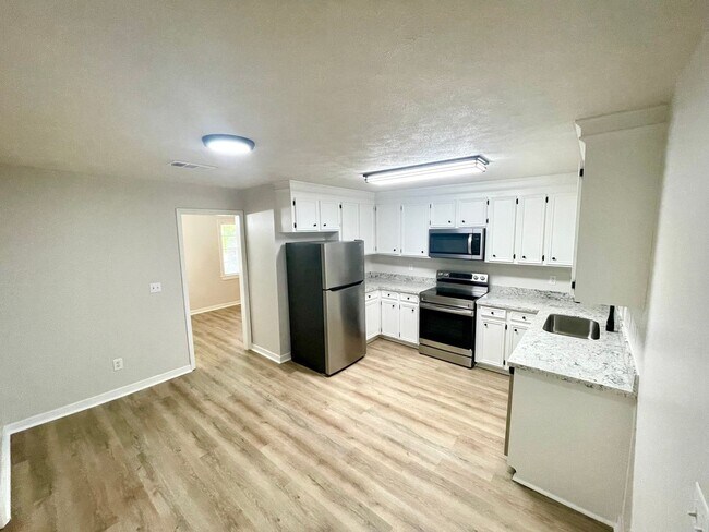 Building Photo - 3/2 For Rent in Brandon 042!