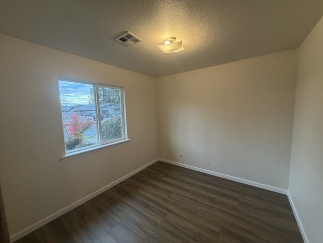 Building Photo - 1616 SW K St