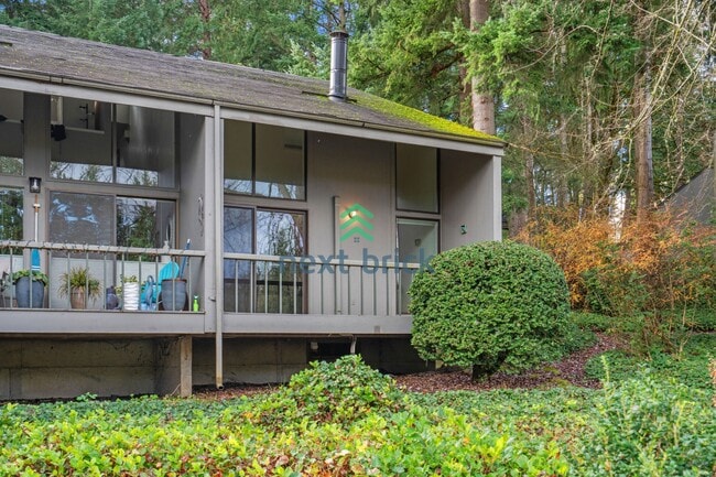 Building Photo - 2 BED & 1.75 BATH FOR RENT