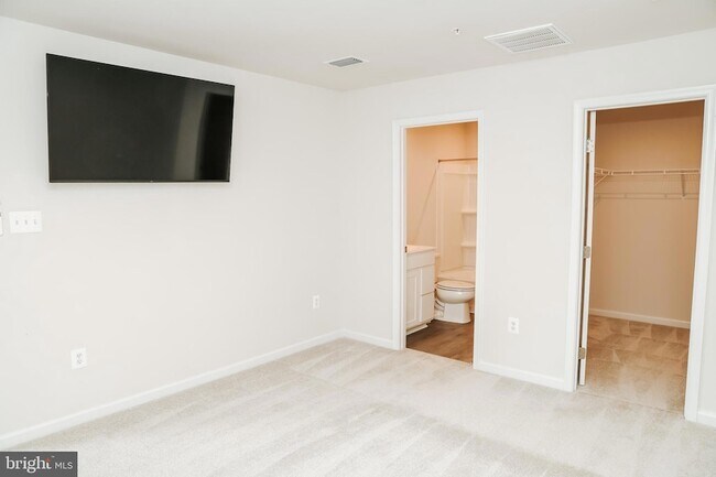 Building Photo - 118 Charlotte St