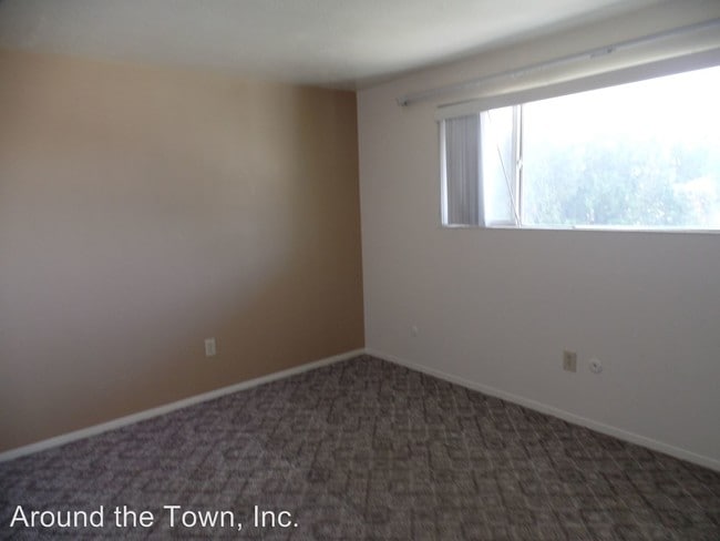 Building Photo - 760-780 White Cloud Dr