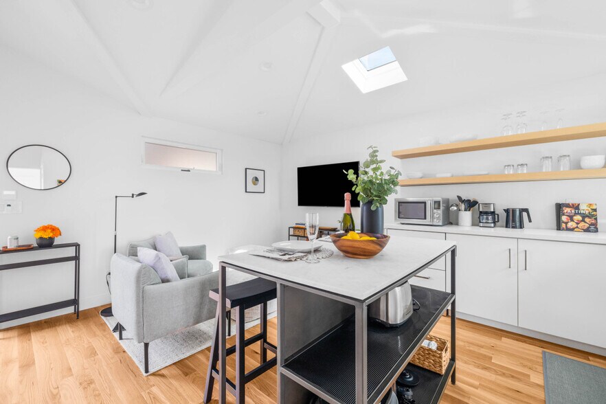 Building Photo - 2182 March Pl