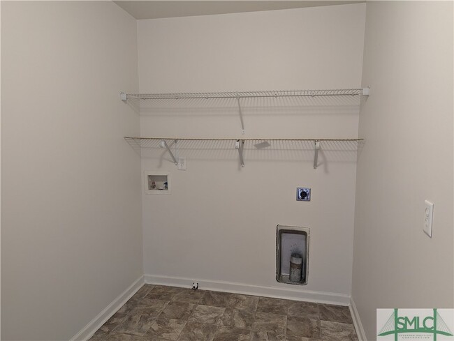 Building Photo - 325 Windmill Dr