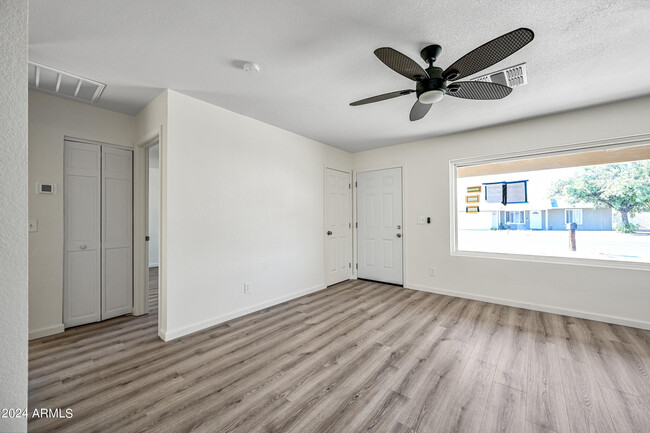 Building Photo - 3001 W Muriel Dr